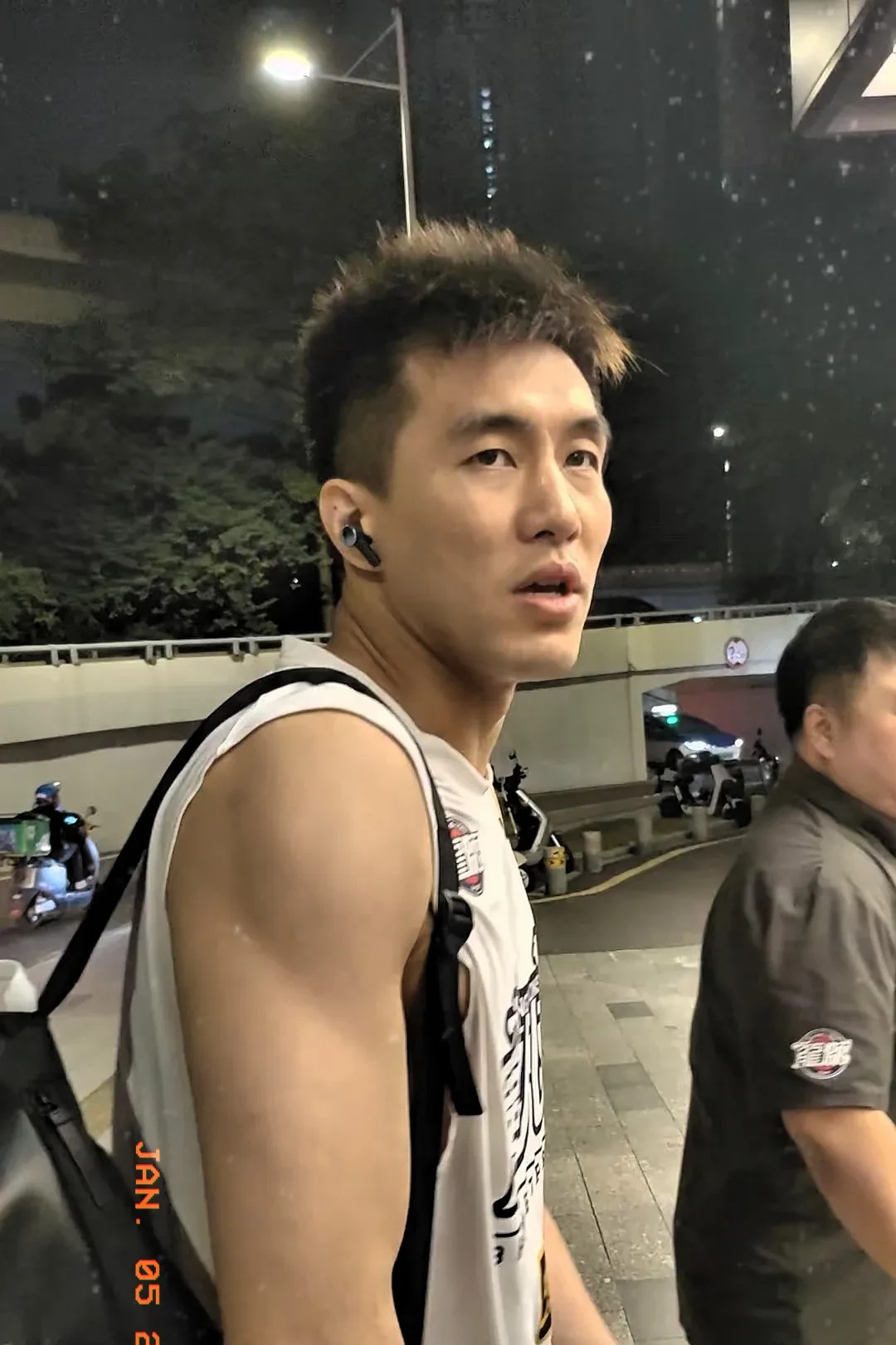 爱游戏体育在线-场均257分7助，郭艾伦20-21赛季总决赛个人集锦