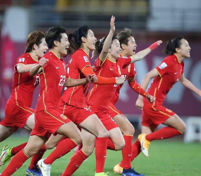 关于3-1！中国女足太强，冲击东亚冠军，宋凯督战，直播引热议的信息